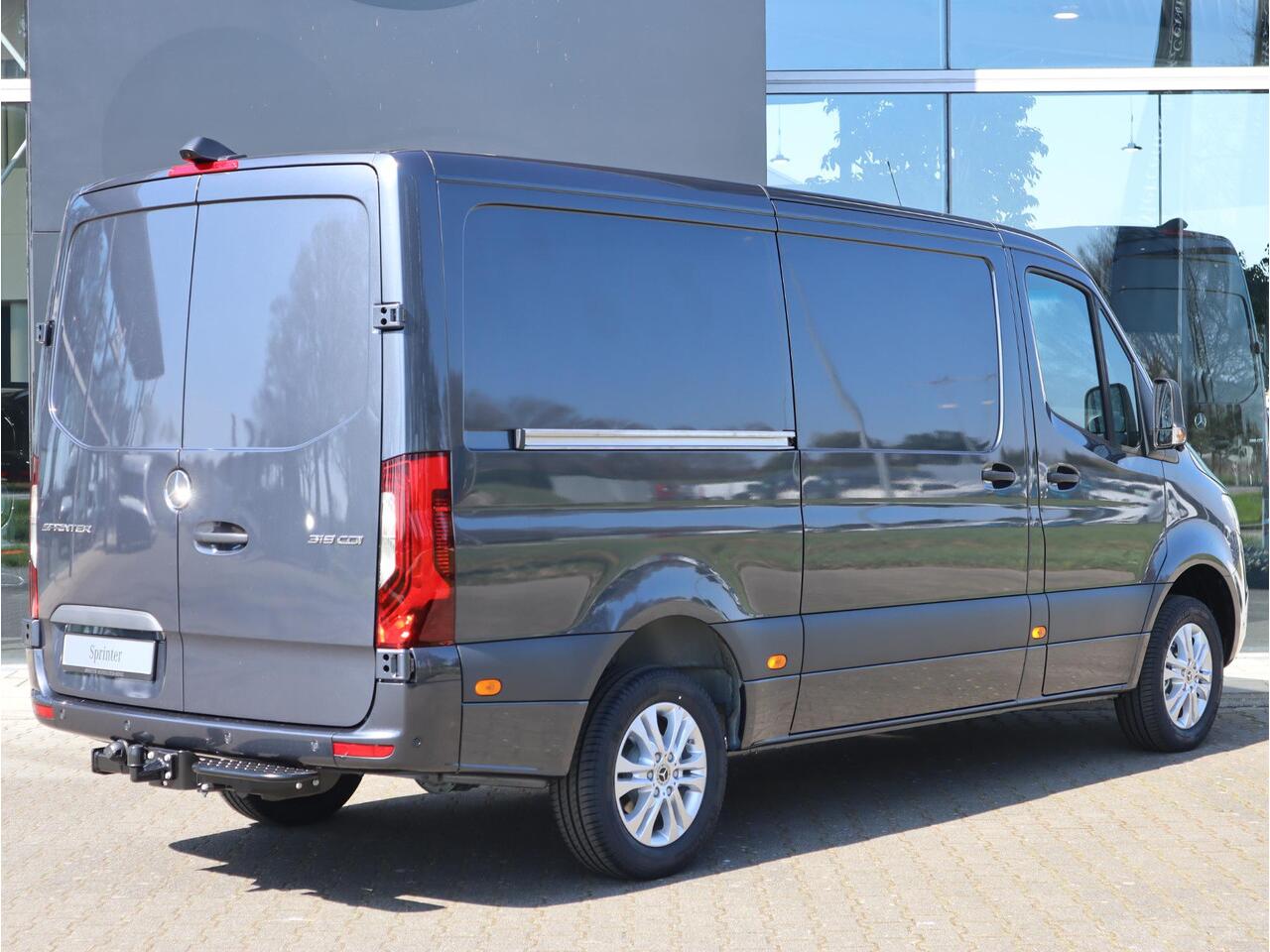 Mercedes-Benz SPRINTER 319 1.9 CDI L2 Pro DISTRONIC 3,5T AHW 360gr. CAMERA NAVI