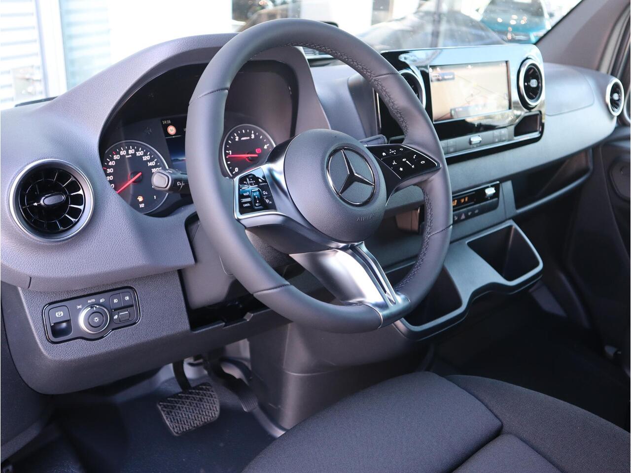 Mercedes-Benz SPRINTER 319 1.9 CDI L2 Pro DISTRONIC 3,5T AHW 360gr. CAMERA NAVI