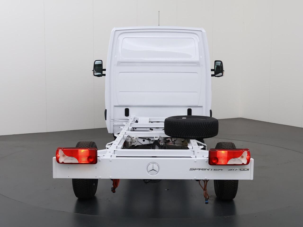 Mercedes-Benz SPRINTER 317 CDI | Aut. | Chassis | L3 | 3500 KG. AHW | Airco | Cruise Control | MBUX Navigatie | Apple Carplay/Android Auto | Lane-Assist | Comfort Bestuurdersstoel | 3500 KG. AHW | ELKE OPBOUW MOGELIJK