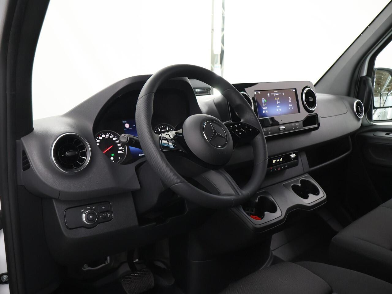 Mercedes-Benz SPRINTER 317 CDI | Aut. | L2 H2 | RWD | PRO | 3500KG. AHW | Airco | Cruise Control | Parkeercamera | Lane Assist | Dodehoekassistent | Comfort Bestuurdersstoel |