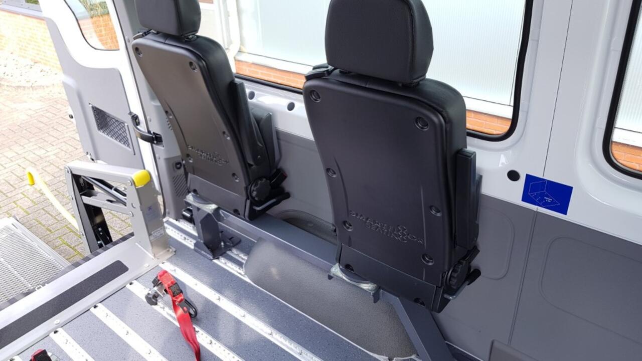 Mercedes-Benz SPRINTER 4- Klapstoelen / Rolstoelbus / e-lift / Incl- BPM