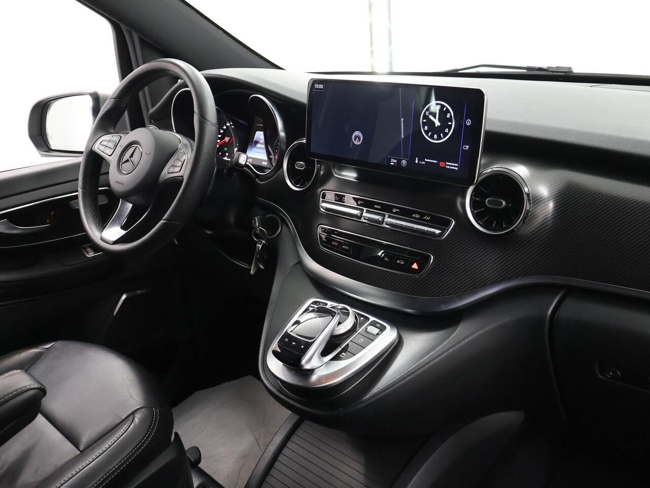 Mercedes-Benz V-KLASSE 300d 4-MATIC | L2 Lang | AMG | Dubbele Cabine | Carplay | Touch Screen Upgrade | Distronic Plus | Burmester | Stoelverwarming | Lederen Bekleding | 5-zits | 2500 KG Trekhaak | Parkeercamera | AMG