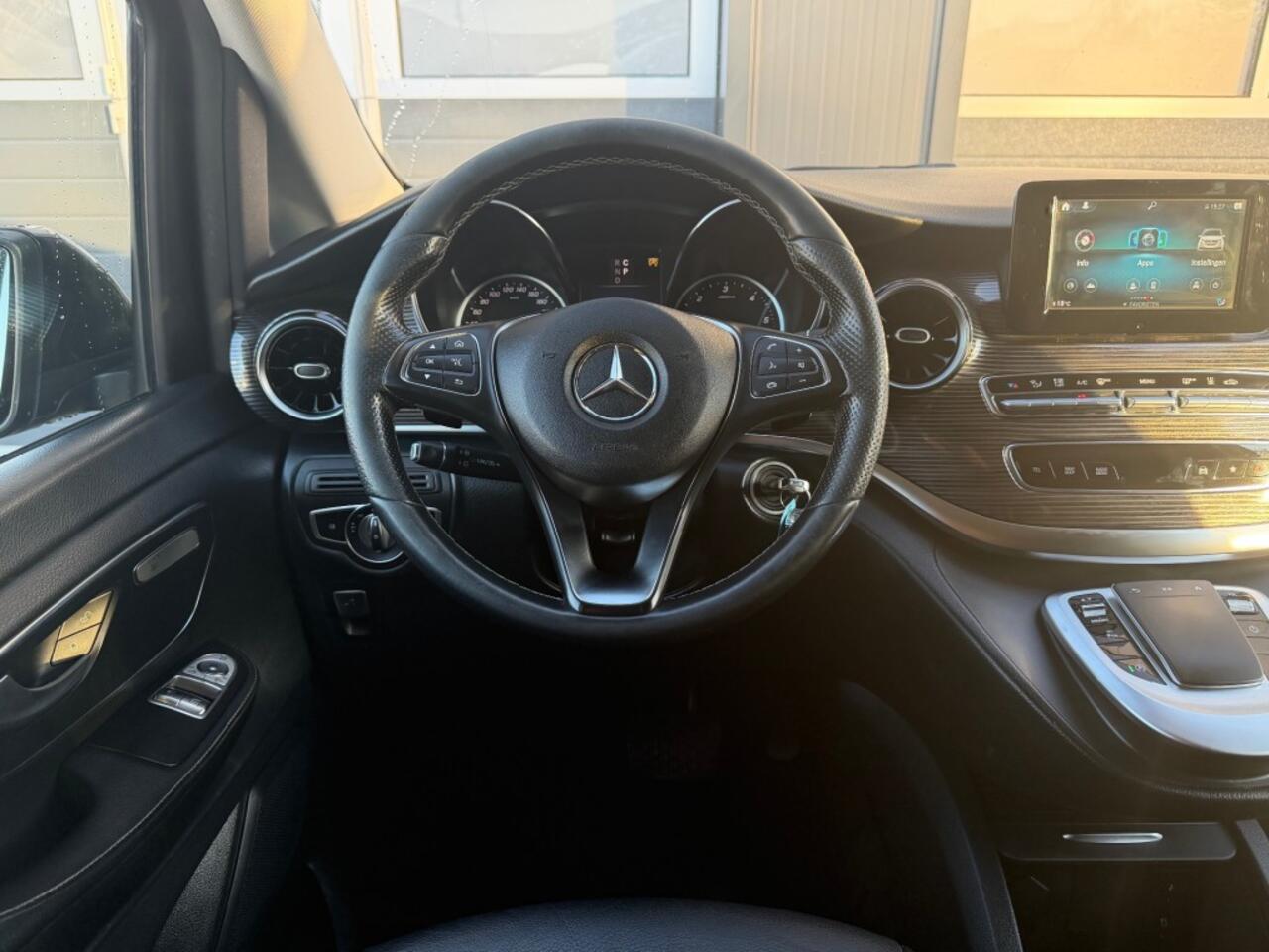 Mercedes-Benz V-KLASSE V250 AVantgarde XL Extra Lang Dubbel cabine / MBUX / Leder / Stoelverwarming