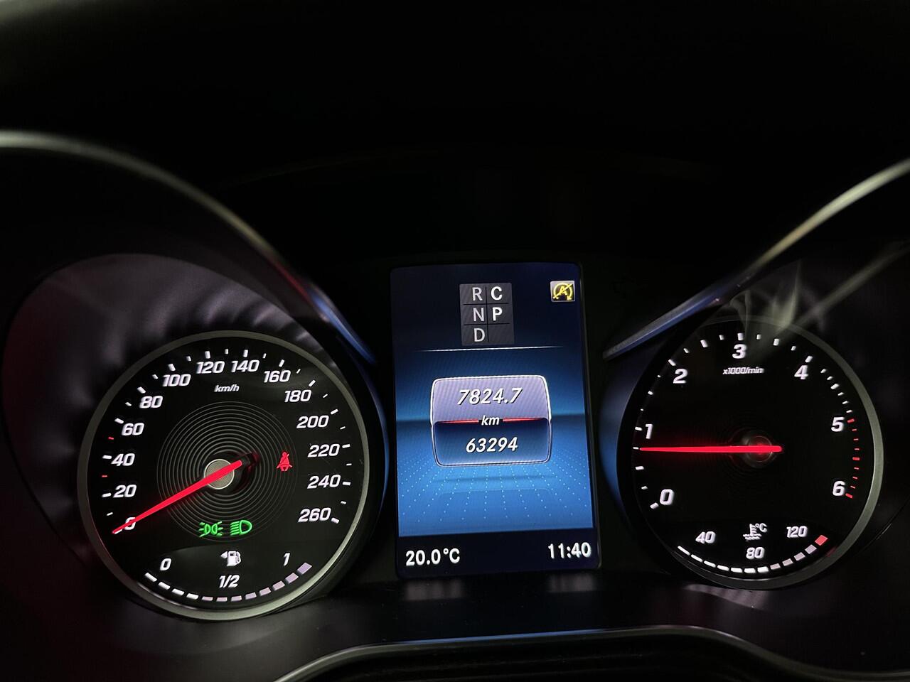 Mercedes-Benz V-KLASSE 300d Lang Edition | LED| Dubbele deur| 7 persoons| Adaptieve cruise|