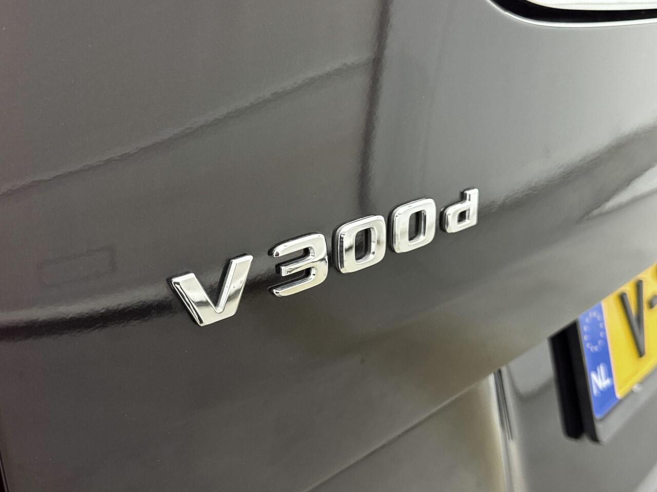 Mercedes-Benz V-KLASSE 300d Lang DC Avantgarde Edition 240PK | Lederen Bekleding | Avantgarde Interieur | 360 Camera | Adaptieve Cruise Control | Apple CarPlay & Android Auto