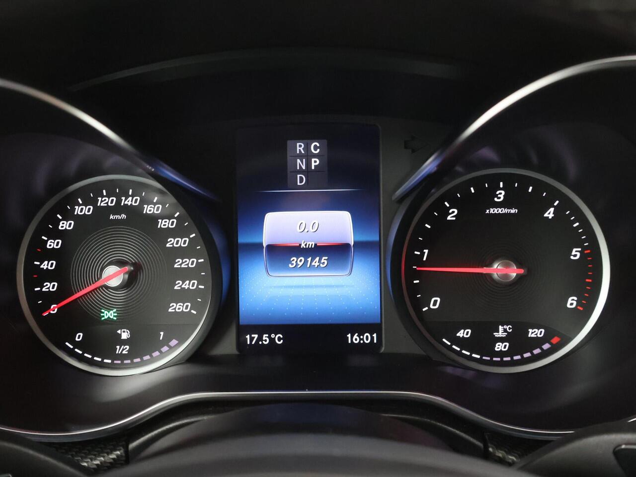 Mercedes-Benz V-KLASSE 300d | XL L3 | DUBBEL CABINE | AVANTGARDE | AMG | LUCHTVERING | BURMESTER | 360 CAMERA | LEREN BEKLEDING | CLIMATE CONTROL | ADAPTIEVE CRUISE | 2500 KG TREKHAAK | MEMORY SEATS | CARPLAY EN ANDROID AUTO