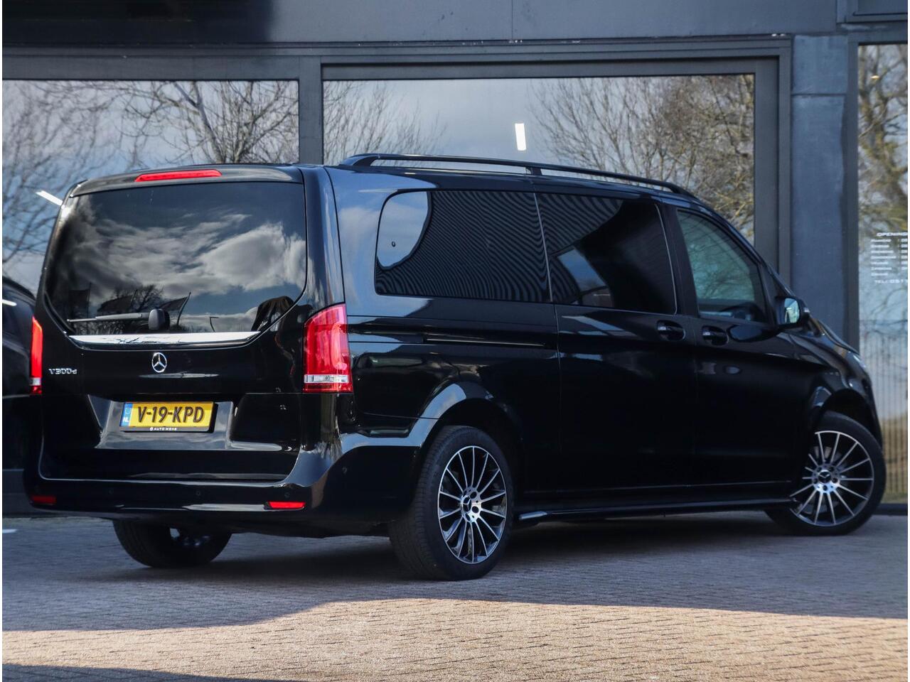 Mercedes-Benz V-KLASSE 300d Extra Lang DC 5p Burmester | 2x schuifdeur | Leder | 240PK