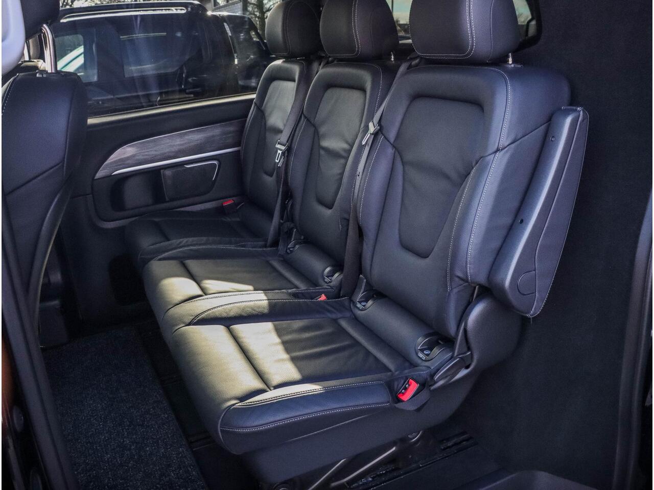 Mercedes-Benz V-KLASSE 300d Extra Lang DC 5p Burmester | 2x schuifdeur | Leder | 240PK