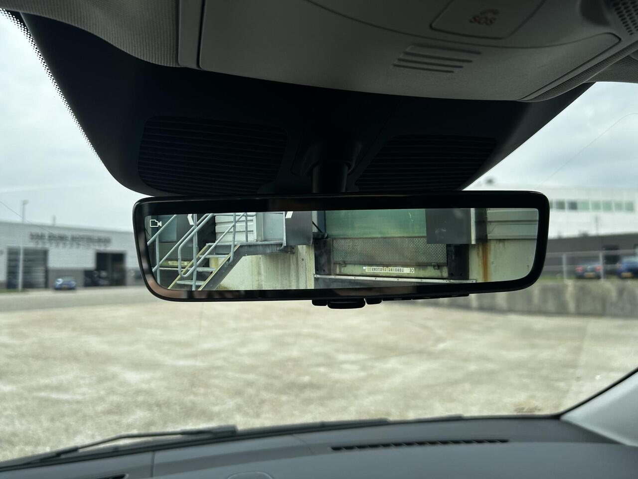 Mercedes-Benz V-KLASSE 300d Extra Lang DC Avantgarde +239PK | DUBBELCABINE | DISTRONIC +