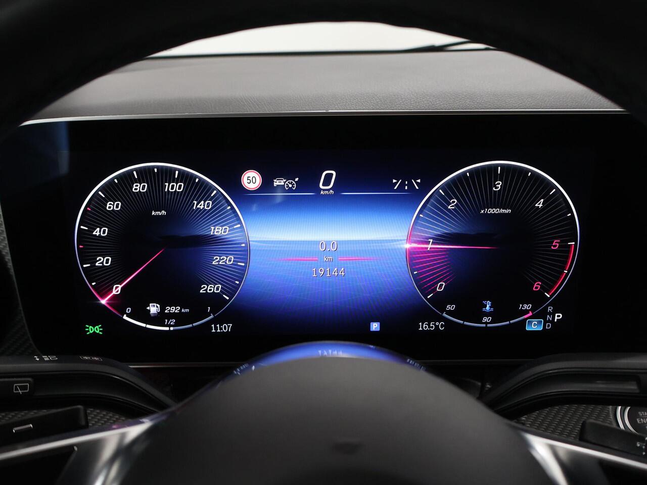 Mercedes-Benz V-KLASSE 300d | XL L3 | AMG | 4-MATIC | Dubbele Cabine | 360 CAMERA | DISTRONIC PLUS | LEDER ZWART "LUGANO" | ALARM | STOELVERWARMING | NAVIGATIE | CARPLAY | ANDROID AUTO | CLIMATE CONTROL | DAB+ | CERTIFIED