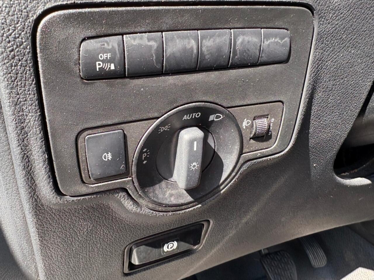 Mercedes-Benz VITO 111 CDI Navigatie Achterdeuren Cruise Trekhaak PDC Airco