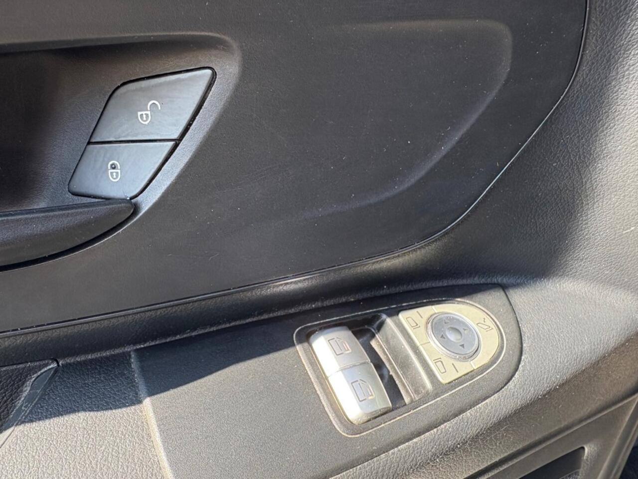 Mercedes-Benz VITO 111 CDI Navigatie Achterdeuren Cruise Trekhaak PDC Airco