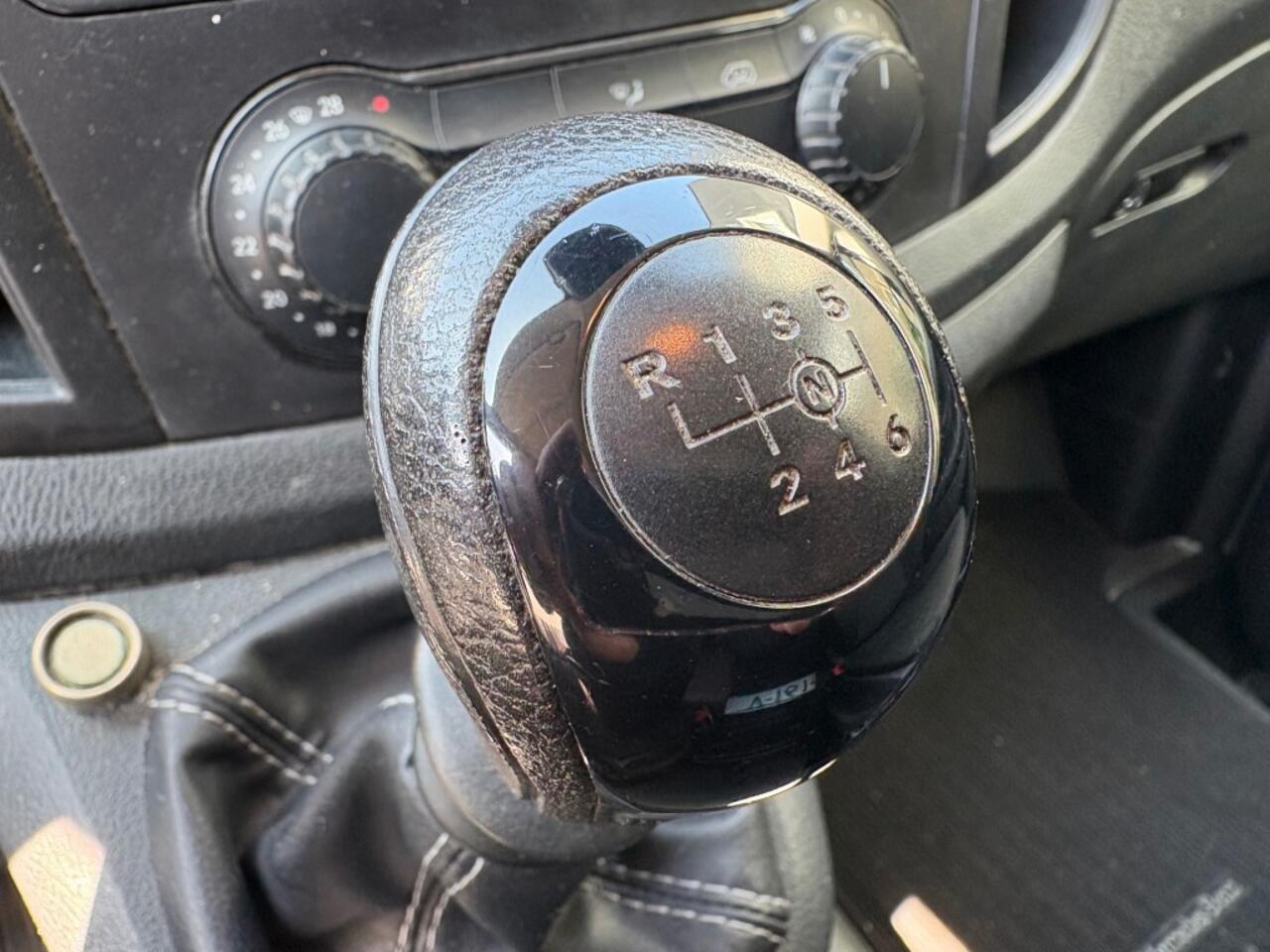 Mercedes-Benz VITO 111 CDI Navigatie Achterdeuren Cruise Trekhaak PDC Airco