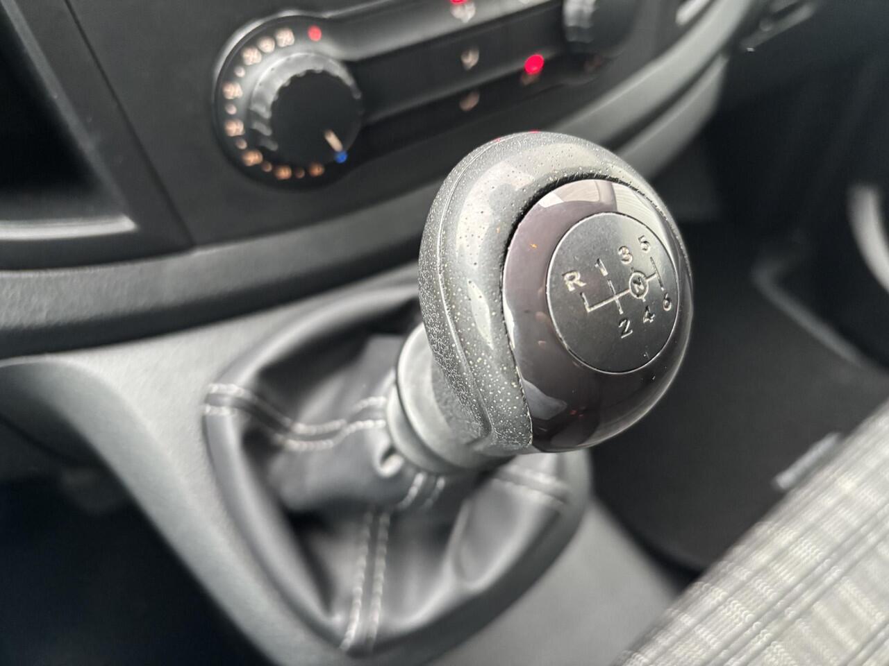 Mercedes-Benz VITO 111 CDI Functional*A/C*PDC*TEL*3PERSOONS*