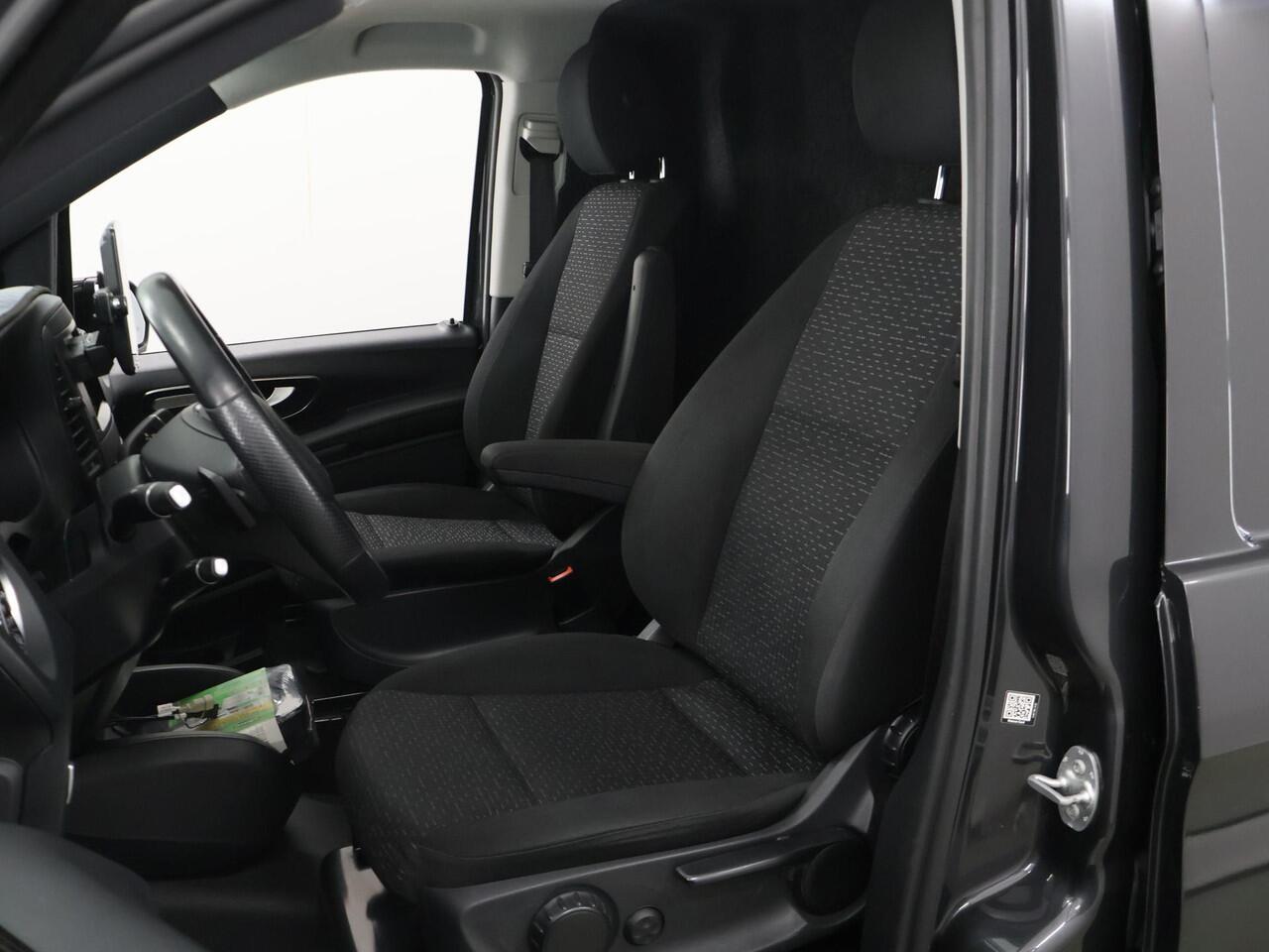 Mercedes-Benz VITO 119 CDI | Aut. | Lang L2 | Adaptive Cruise Control | Climate Control | Trekhaak | 2-zits | LED Koplampen | Schuifdeur L+R |