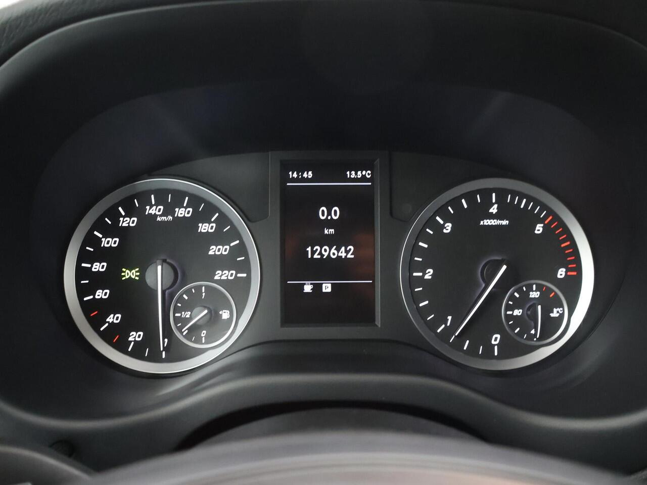 Mercedes-Benz VITO 116 CDI | L2 | AIRCO | CRUISE CONTROL | PARKEERSENSOREN | 3-ZITS | BETIMMERDE LAADRUIMTE | ELEKTRISCH VERSTELBARE BUITENSPIEGELS | STOELVERWARMING