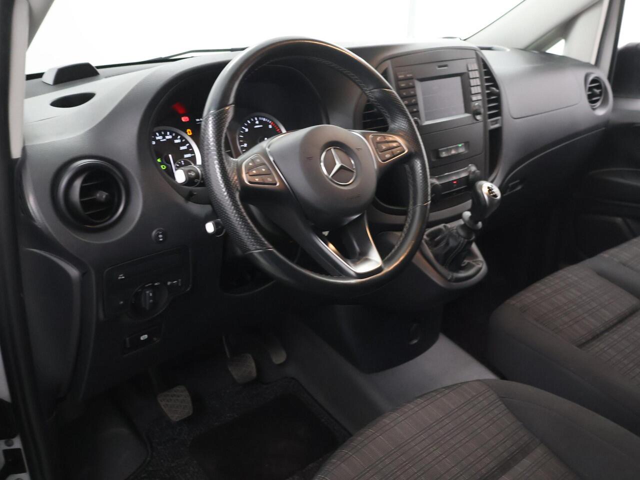 Mercedes-Benz VITO 116 CDI | L2 | AIRCO | CRUISE CONTROL | PARKEERSENSOREN | 3-ZITS | BETIMMERDE LAADRUIMTE | ELEKTRISCH VERSTELBARE BUITENSPIEGELS | STOELVERWARMING