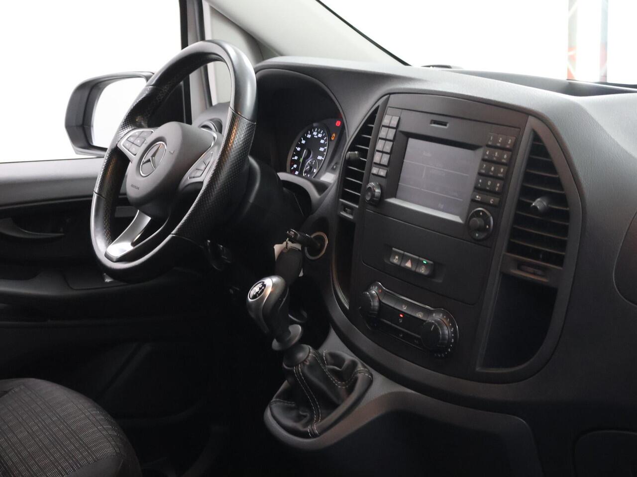 Mercedes-Benz VITO 116 CDI | L2 | AIRCO | CRUISE CONTROL | PARKEERSENSOREN | 3-ZITS | BETIMMERDE LAADRUIMTE | ELEKTRISCH VERSTELBARE BUITENSPIEGELS | STOELVERWARMING