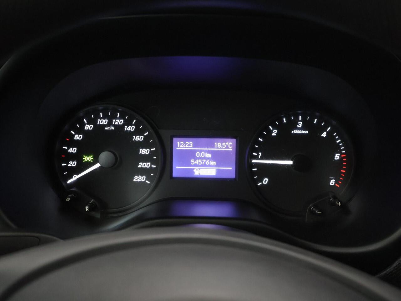 Mercedes-Benz VITO 110 CDI L1 | Airco | Bluetooth | Sidebars | Trekhaak | 3-zits | Certified