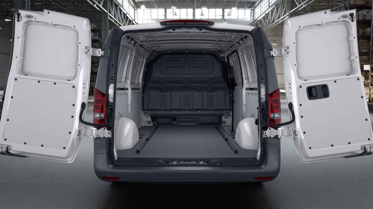 Mercedes-Benz VITO 116 CDI XL L3 | Airco | Parkeersensoren | Navigatie | Carplay | Cruisecontrol | Comfortstoel bestuurder en Bijrijdersbank | Raibevestigingssysteem Zijwand Laadruimte | Certified |