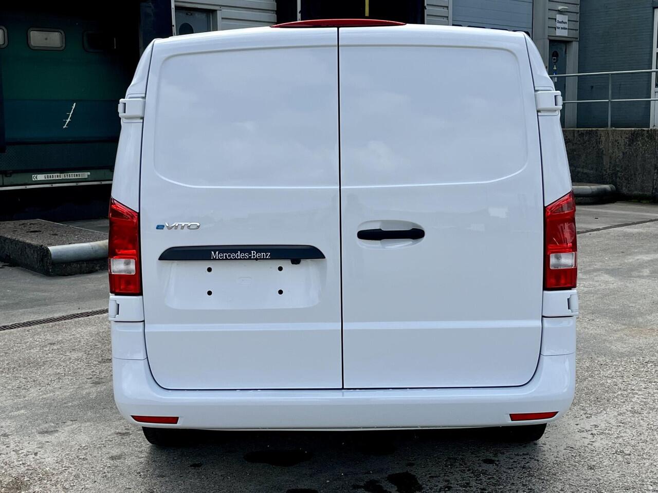 Mercedes-Benz VITO eVito 112 L2 | Stoelverwarming | Camera | WLTP 264 km | Bank | Achterdeuren