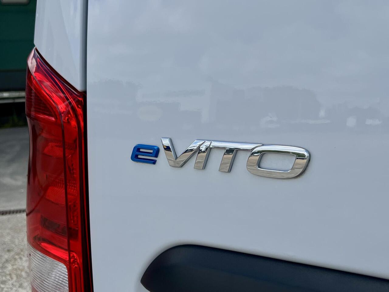 Mercedes-Benz VITO eVito 112 L2 | Stoelverwarming | Camera | WLTP 264 km | Bank | Achterdeuren