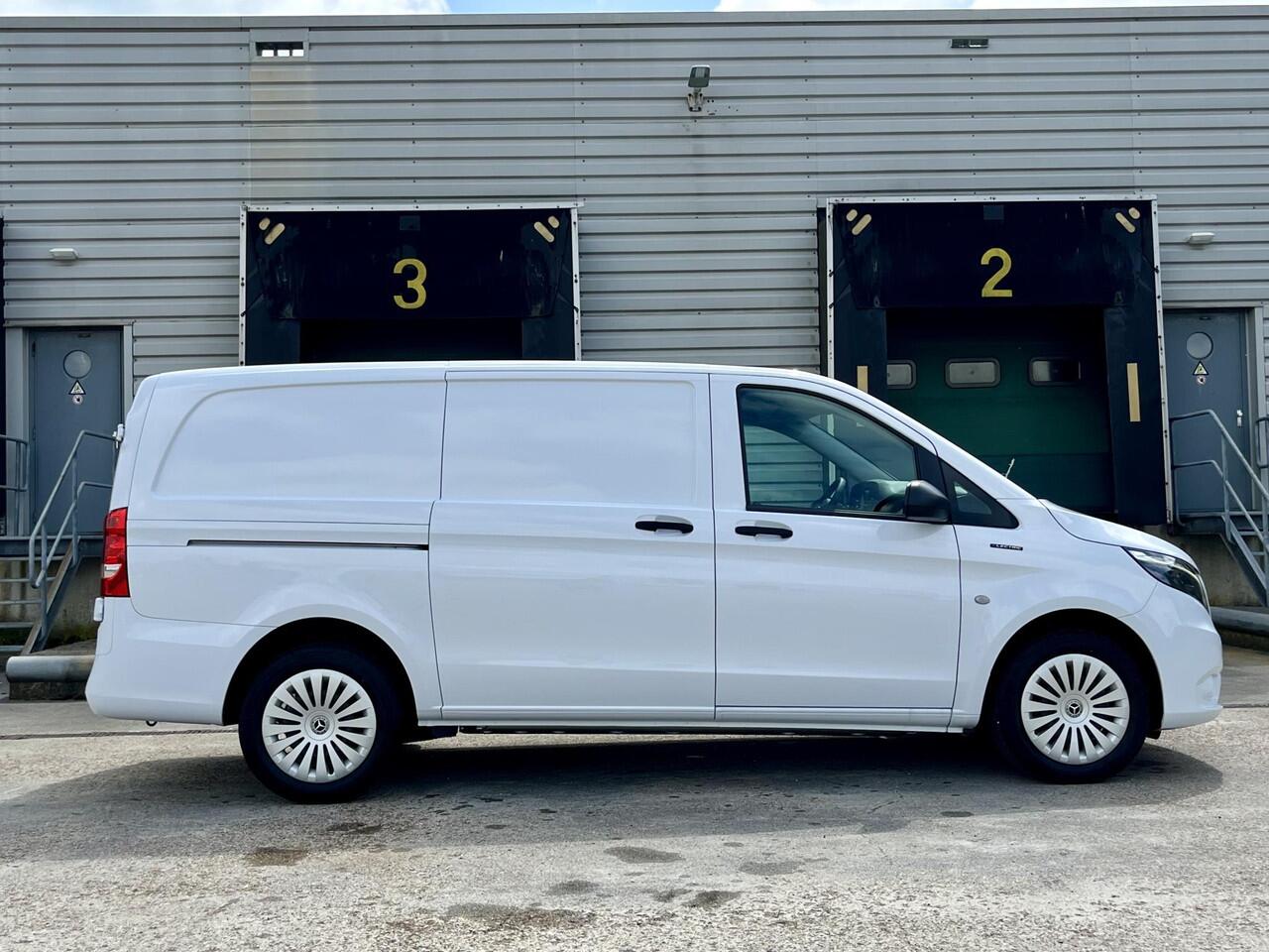 Mercedes-Benz VITO eVito 112 L2 | Stoelverwarming | Camera | WLTP 264 km | Bank | Achterdeuren