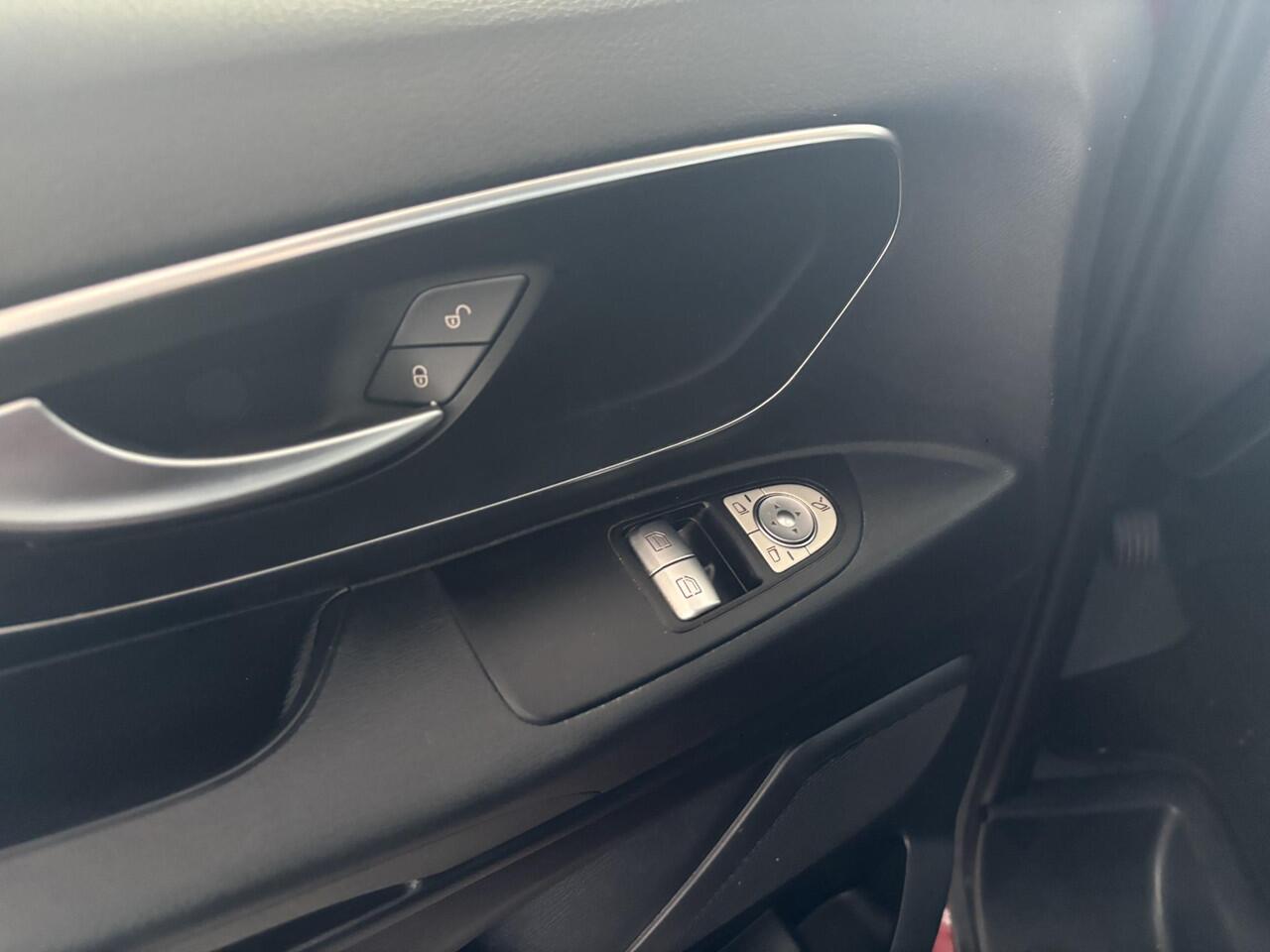 Mercedes-Benz VITO 116 CDI Lang AppleCarPlay, Treeplanken,Automaat, Slechts 42.913KM!