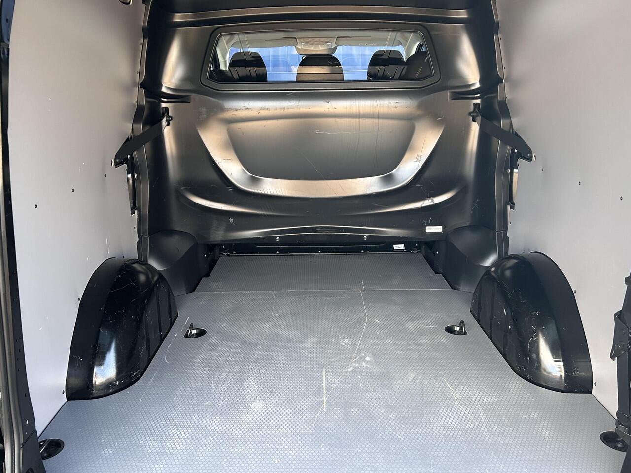 Mercedes-Benz VITO 114 CDI Lang Dubbel Cabine | Trekhaak | Cruise Control | Airco