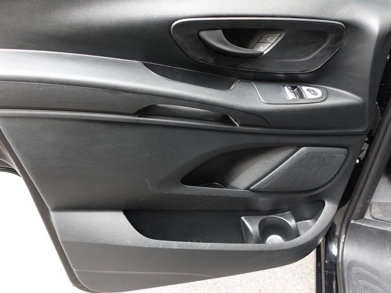 Mercedes-Benz VITO 114 CDI Automaat L2H1 Lang Navigatie Camera Cruise control Trekhaak Airco Euro6