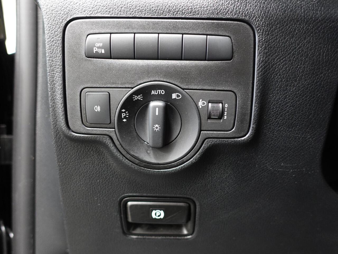 Mercedes-Benz VITO 114 CDI Automaat L2H1 Lang Navigatie Camera Cruise control Trekhaak Airco Euro6