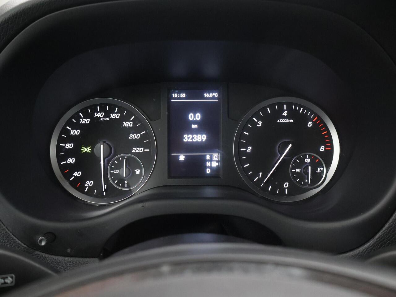 Mercedes-Benz VITO 114 CDI | AUT. | XL L3 | TREKHAAK | ACHTERDEUREN | 3-ZITS | PARKEERCAMERA | SPIEGELPAKKET | CRUISE CONTROL | CERTIFIED