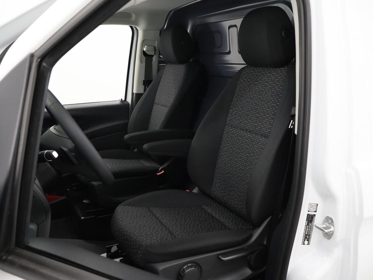 Mercedes-Benz VITO eVito Lang 66 kWh | Stoelverwarming | Navigatie | Achteruitrijcamera | Airco | LED Koplampen | Cruise Control |