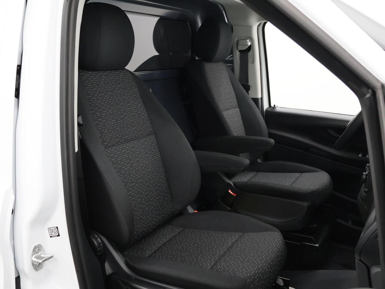 Mercedes-Benz VITO eVito L2 Lang 66 kWh | Achteruitrijcamera | Stoelverwarming | Navigatie | Climate Control | Cruise Control | LED Koplampen |