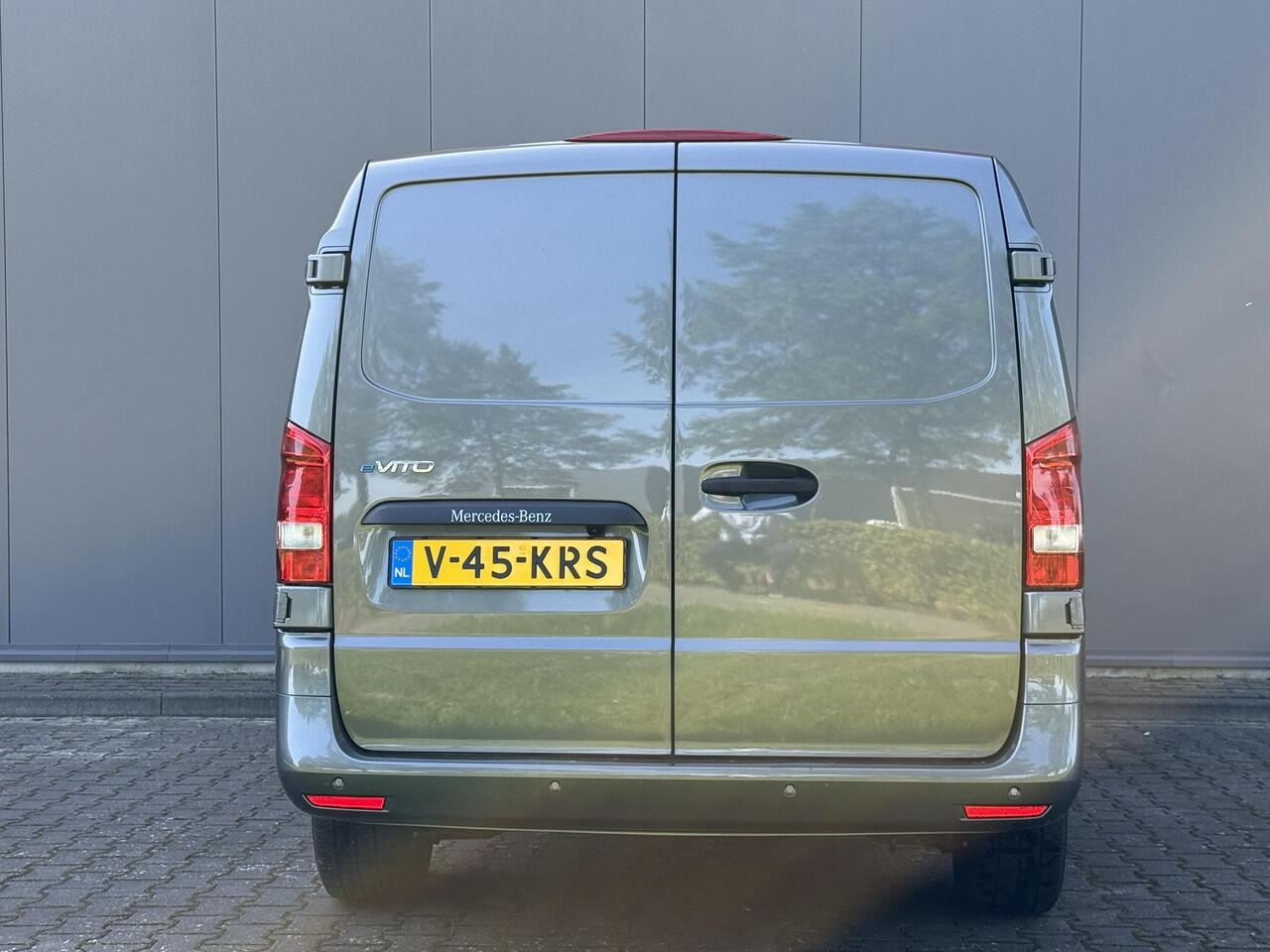 Mercedes-Benz VITO eVito 112 | L2 Lang | 60 kWh | 2-zits | Parkeercamera | Airco | Betimmering | Navigatie |