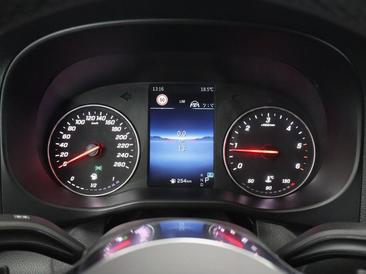 Mercedes-Benz VITO 116 CDI Aut. | L3 XL | Pro | EDITION | 19" Velgen | Spoilerpakket | Treeplanken | Automaat | Parkeercamera | Distronic Plus | Trekhaak 2500Kg | Dubbele schuifdeuren | Stoelverwarming | Certified