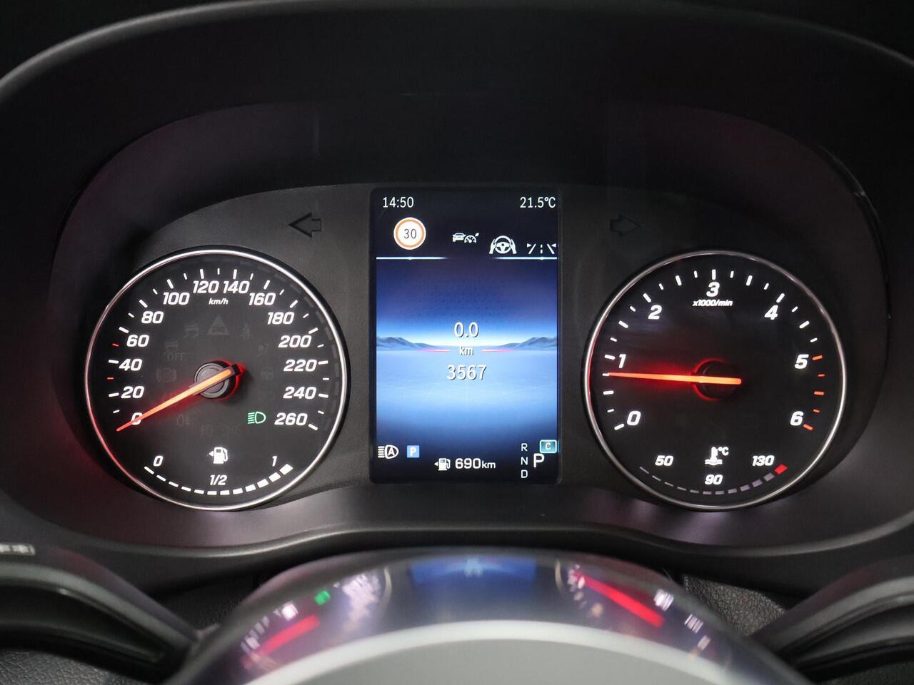 Mercedes-Benz VITO 116 CDI Aut. | L2 | Pro Automaat | Cruise control | Distronic Plus | Tweezitsbank | Airco | Dodehoek Assistent | Laadruimte bekleding | Achterdeuren 270 | Trekhaak AHW 2500 kg |