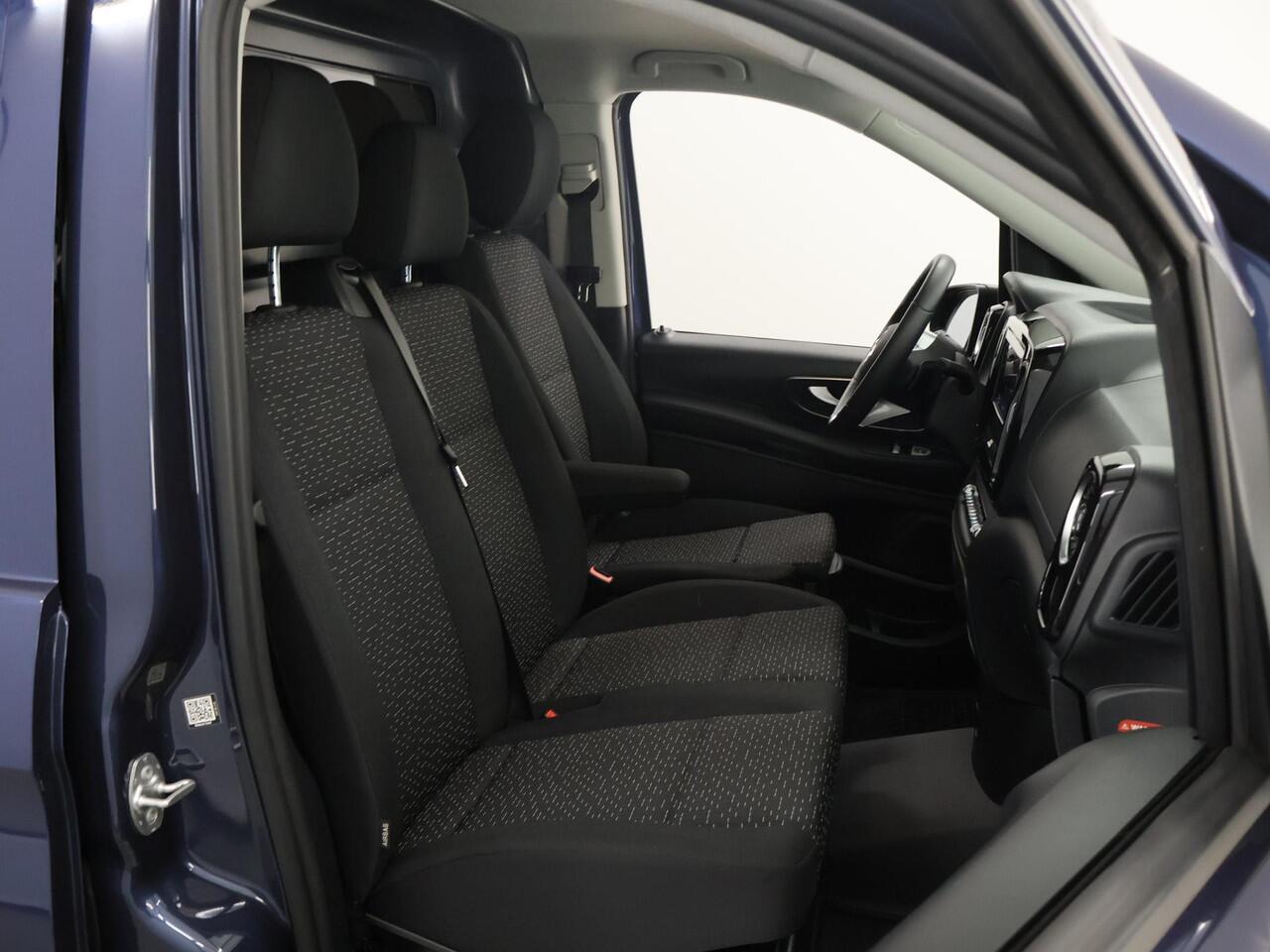 Mercedes-Benz VITO 116 CDI Aut. | L2 | Pro Automaat | Cruise control | Distronic Plus | Tweezitsbank | Airco | Dodehoek Assistent | Laadruimte bekleding | Achterdeuren 270 | Trekhaak AHW 2500 kg |