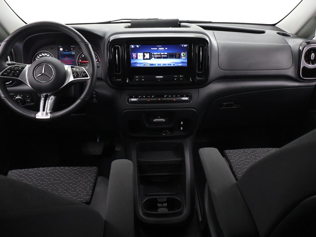 Mercedes-Benz VITO 119 L3 XL Pro | Aut. | Edition | Dubbele Cabine MULTI-BEAM LED | ACHTERUITRIJCAMERA | 2500 KG AHW TREKHAAK | ACHTERDEUREN | 2X ZIJSCHUIFDEUR | CRUISE CONTROL | STOEL - STOEL | METALLIC