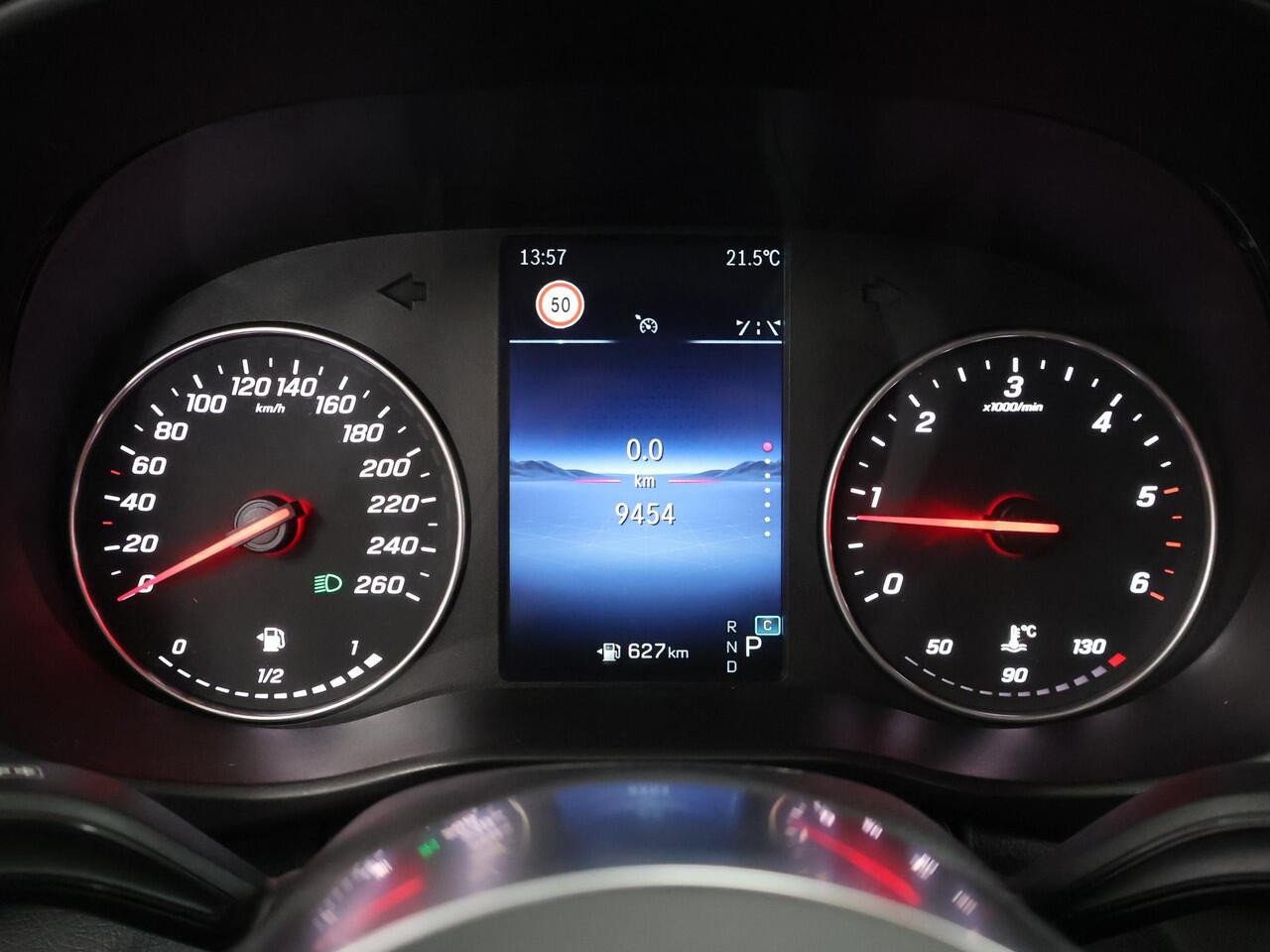 Mercedes-Benz VITO 114 CDI | Aut. | Lang L2 | Pro | Parkeercamera | Airco | Stoelverwarming | 3-zits | 2500 KG. Trekhaak | Cruise Control | Achterdeuren | Comfort Bestuurdersstoel | Certified