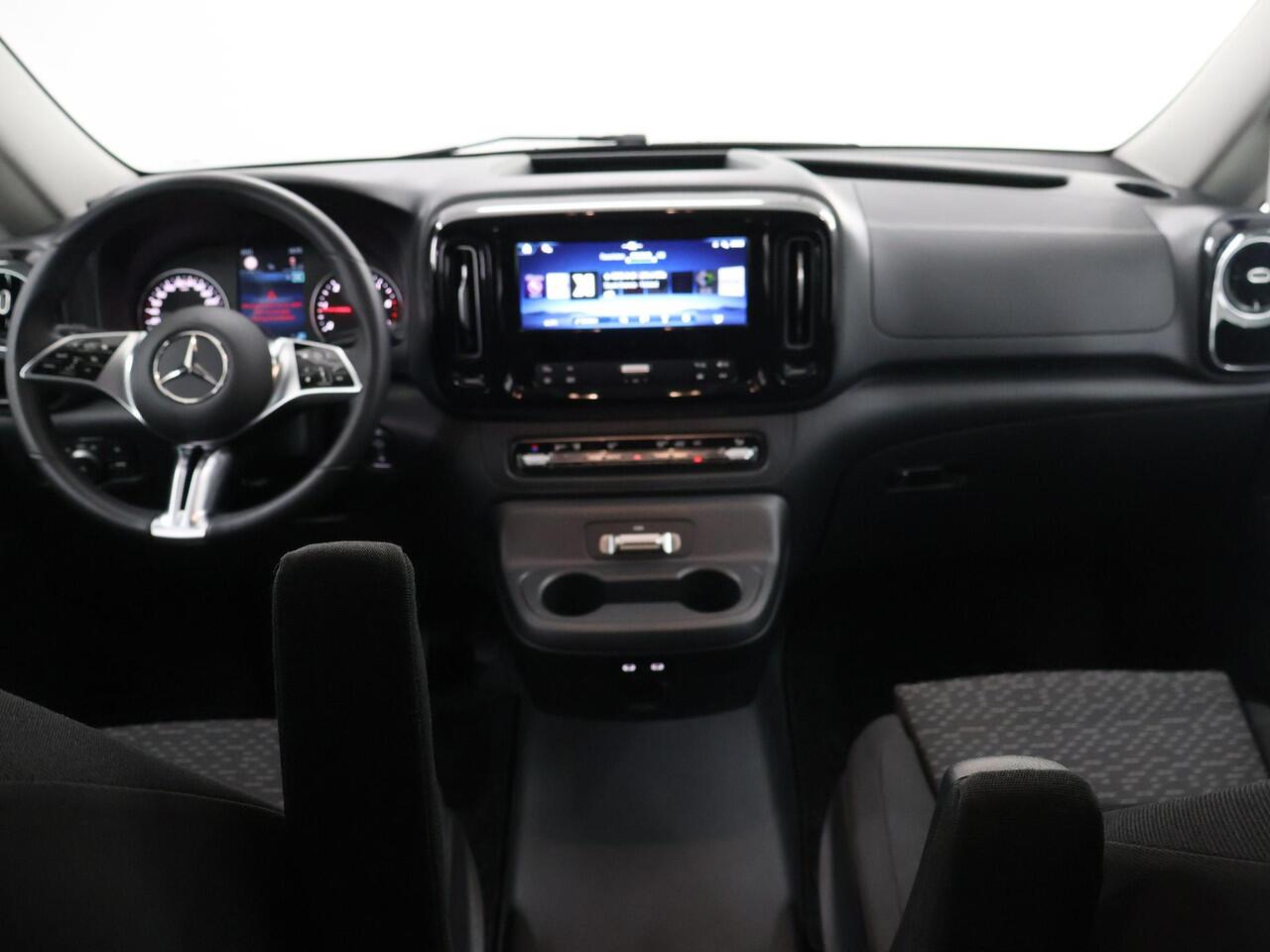 Mercedes-Benz VITO 114 CDI Aut. | Lang L2 | Select | Dubbele Cabine | Schuifdeur L+R | LED | LM Velgen | 5-zits | Dakspoiler | Achteruitrijcamera | Trekhaak 2500KG. | Comfort-stoelen | Alarm | Certified