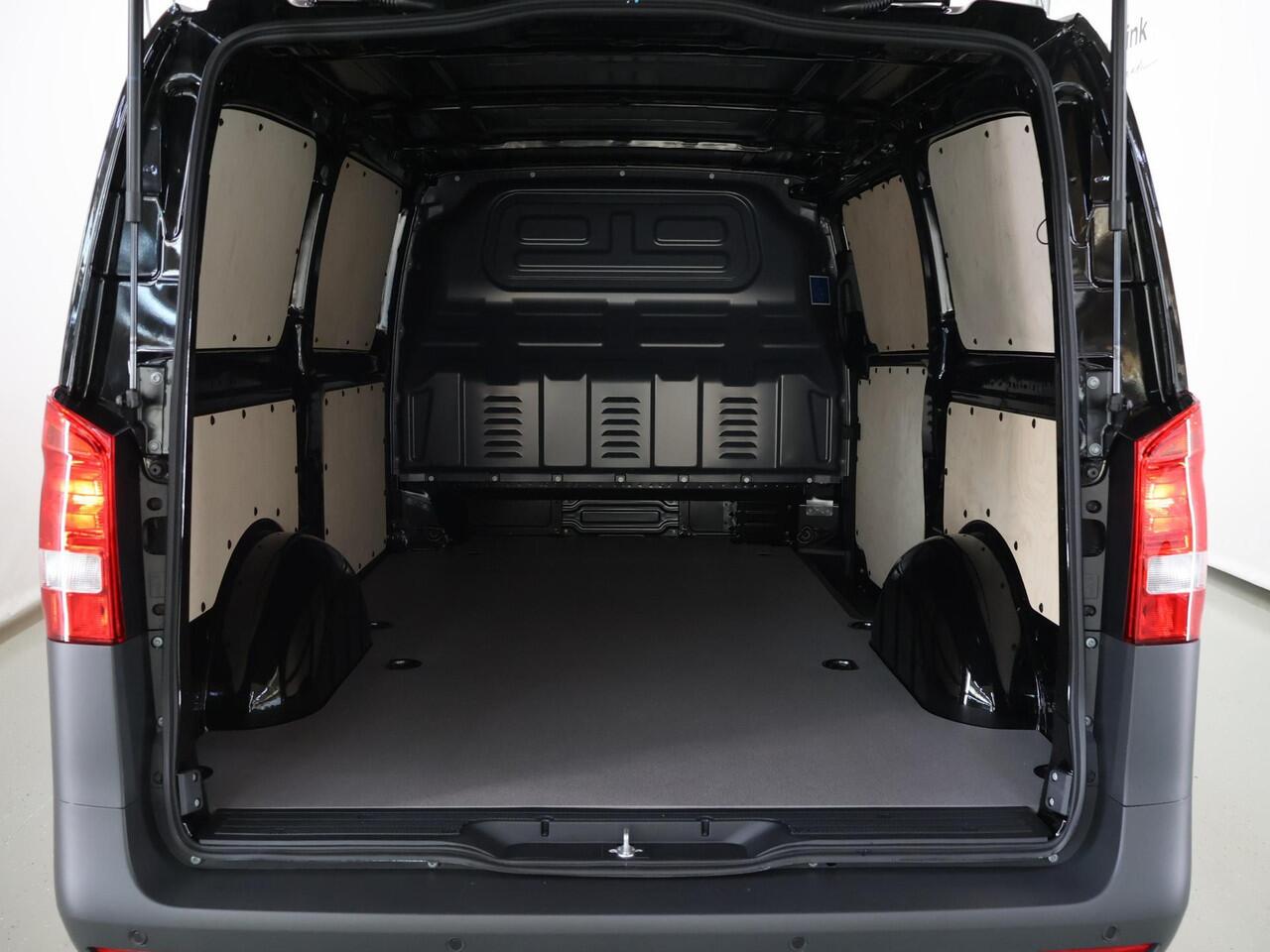 Mercedes-Benz VITO 114 CDI | Aut. | Lang L2 | Pro | 3-zits | Cruise Control | Airco | All-season | Stoelverwarming | 2500 KG. AHW | Trekhaak | Certified