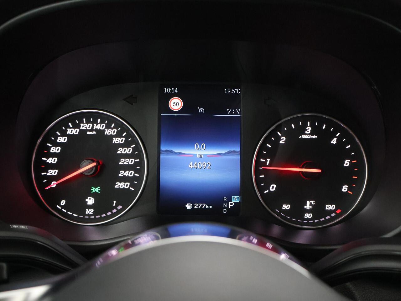 Mercedes-Benz VITO 114 CDI Aut. | Lang L2 | Select | Dubbele Cabine | Schuifdeur L+R | LED | LM Velgen | 5-zits | Dakspoiler | Achteruitrijcamera | Trekhaak 2500KG. | Comfort-stoelen | Alarm | Certified