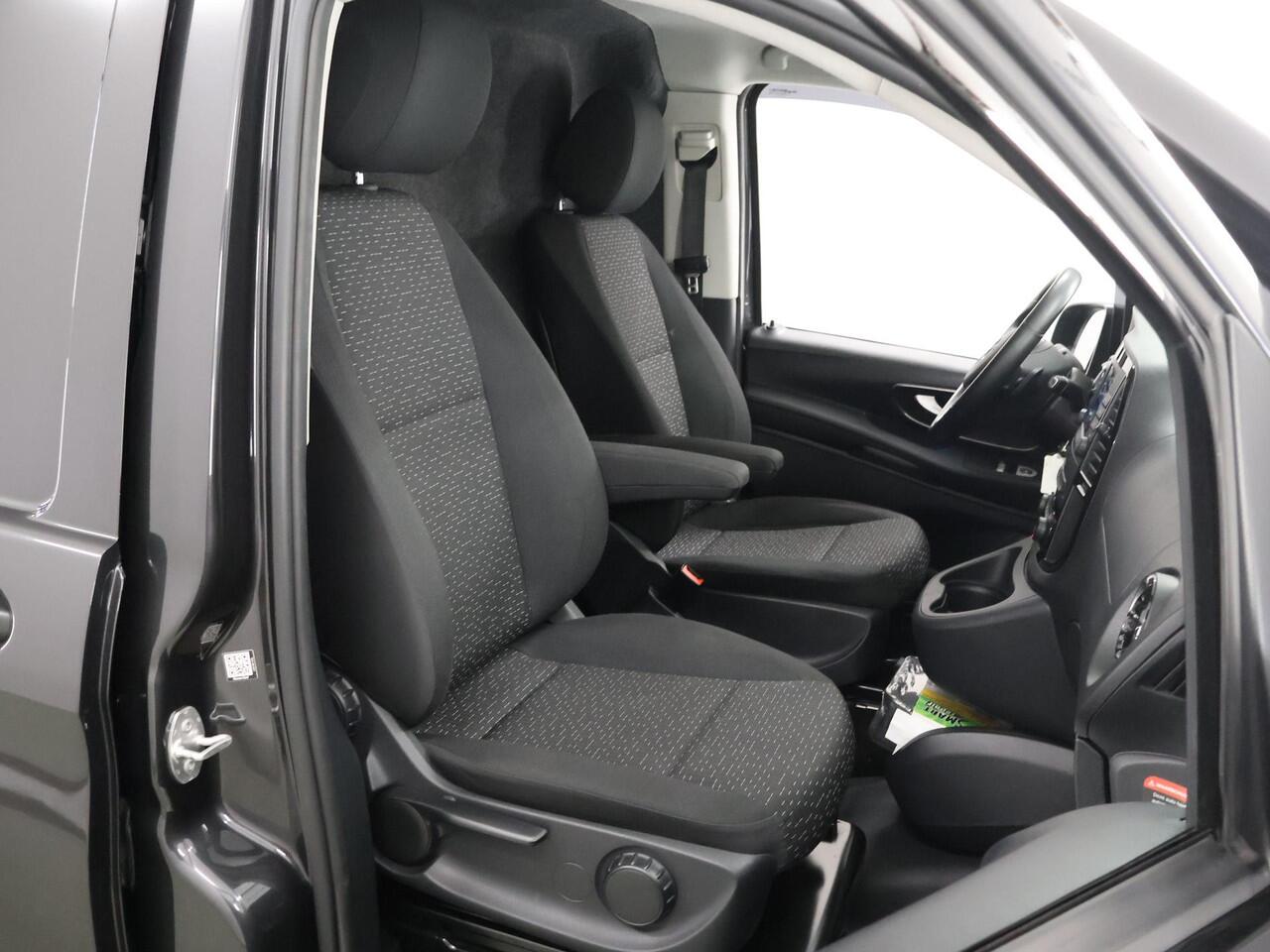 Mercedes-Benz VITO 116 CDI | Aut. | L2 Lang | Parkeercamera | Climate Control | 2-zits met Stoelverwarming | Trekhaak | Sidebars | LM Velgen | LED Koplampen | Stoelverwarming | Cruise Control | Certified