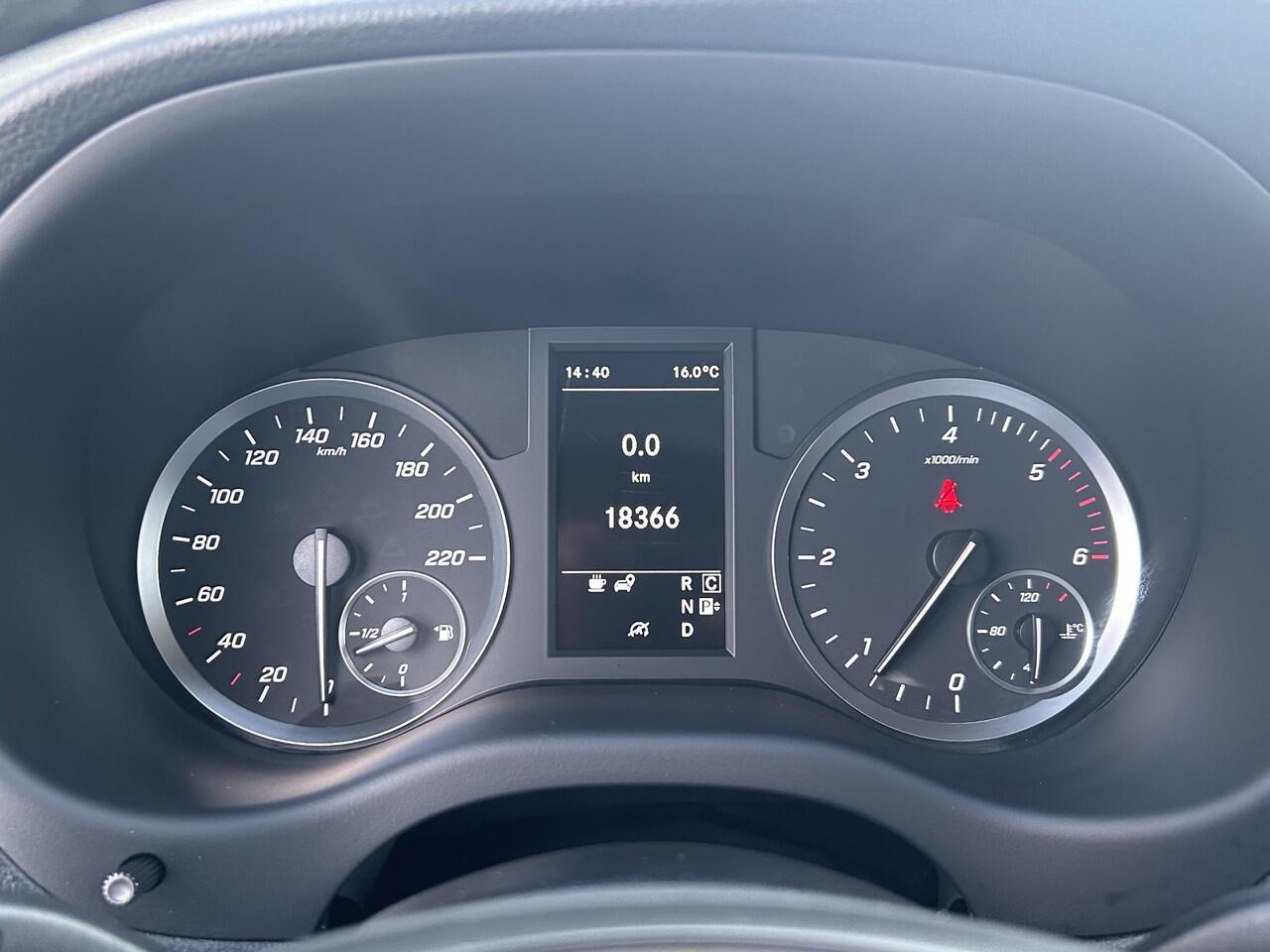 Mercedes-Benz VITO 114 CDI Lang DUB.CAB. / LED-pakket / Parkeerpakket / 2 x Schuifdeur