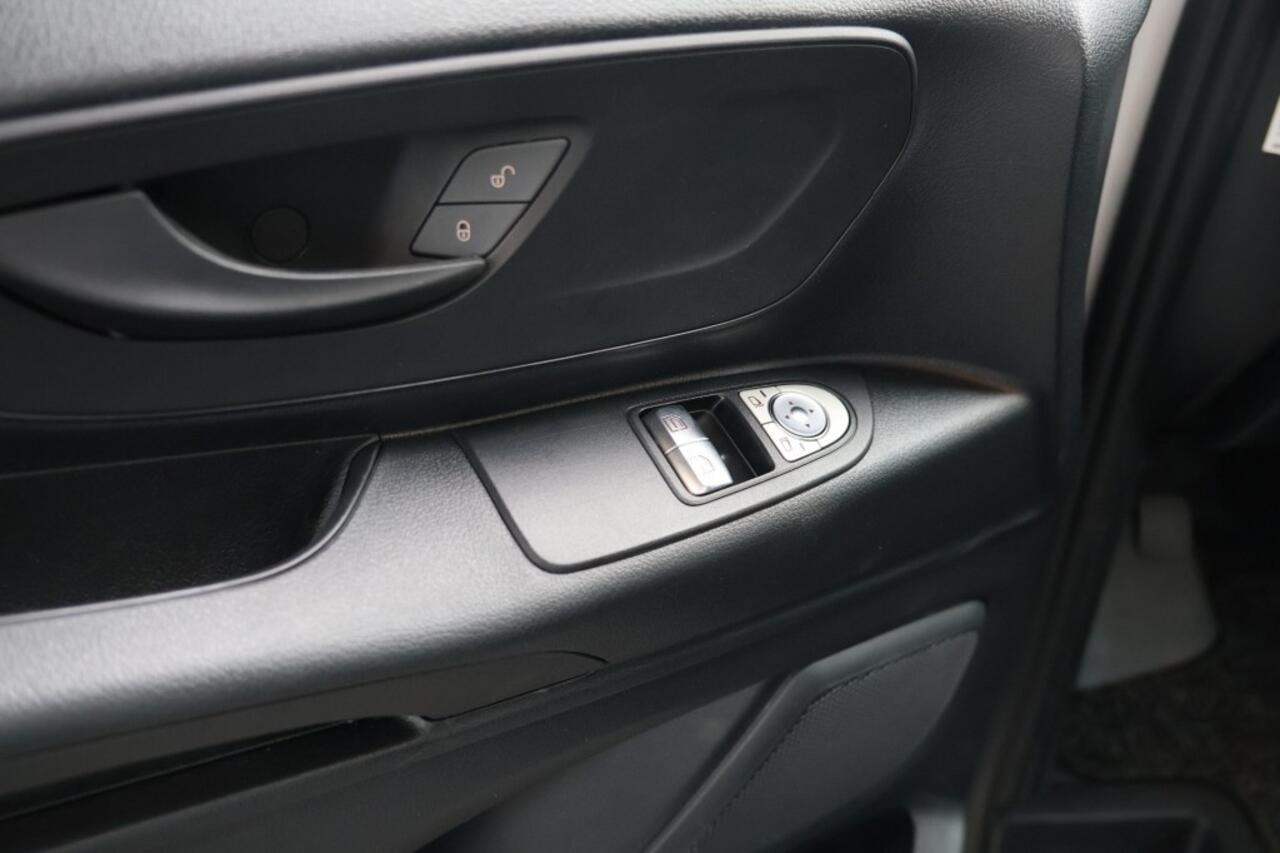 Mercedes-Benz VITO 114 CDI LANG DC 5 pers Airco Navi CruiseControl