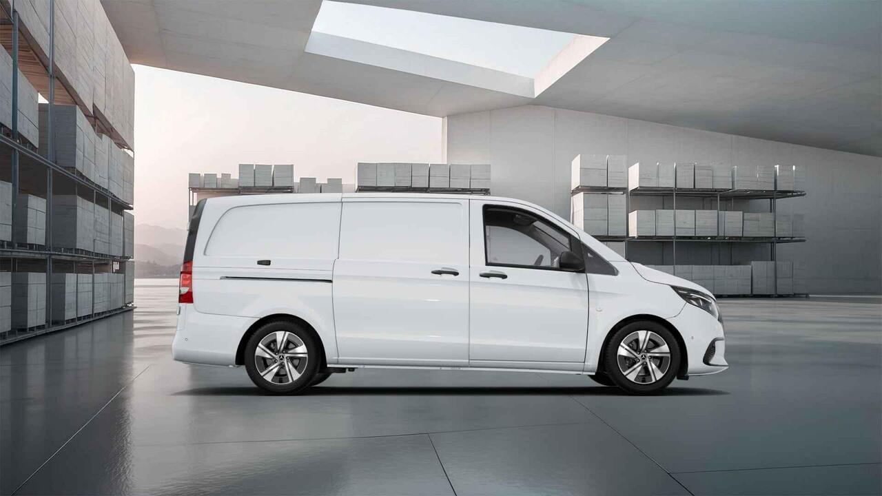 Mercedes-Benz VITO 116 CDI | L2 | SELECT | AUTOMAAT | 165 PK | LEDER ZWART | LED | NAVIGATIE | CAMERA | CRUISE CONTROL | AIRCO | 2500 KG TREKHAAK | LAADRUIMTE HOUT | 3-ZITS | CARPLAY EN ANDROID AUTO | CERTIFIED