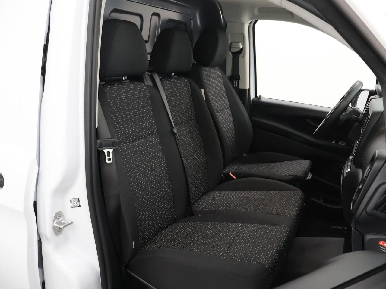 Mercedes-Benz VITO 116 CDI L2 Pro | Navigatie | Digitale Radio | Acht | Navigatie | Digitale Radio | Achteruitrijcamera | Airco | Cruisecontrol | Dodehoekassistent | Comfort Chauffeursstoel | Bijrijdersbank | 2500kg Trekhaak | Certified |