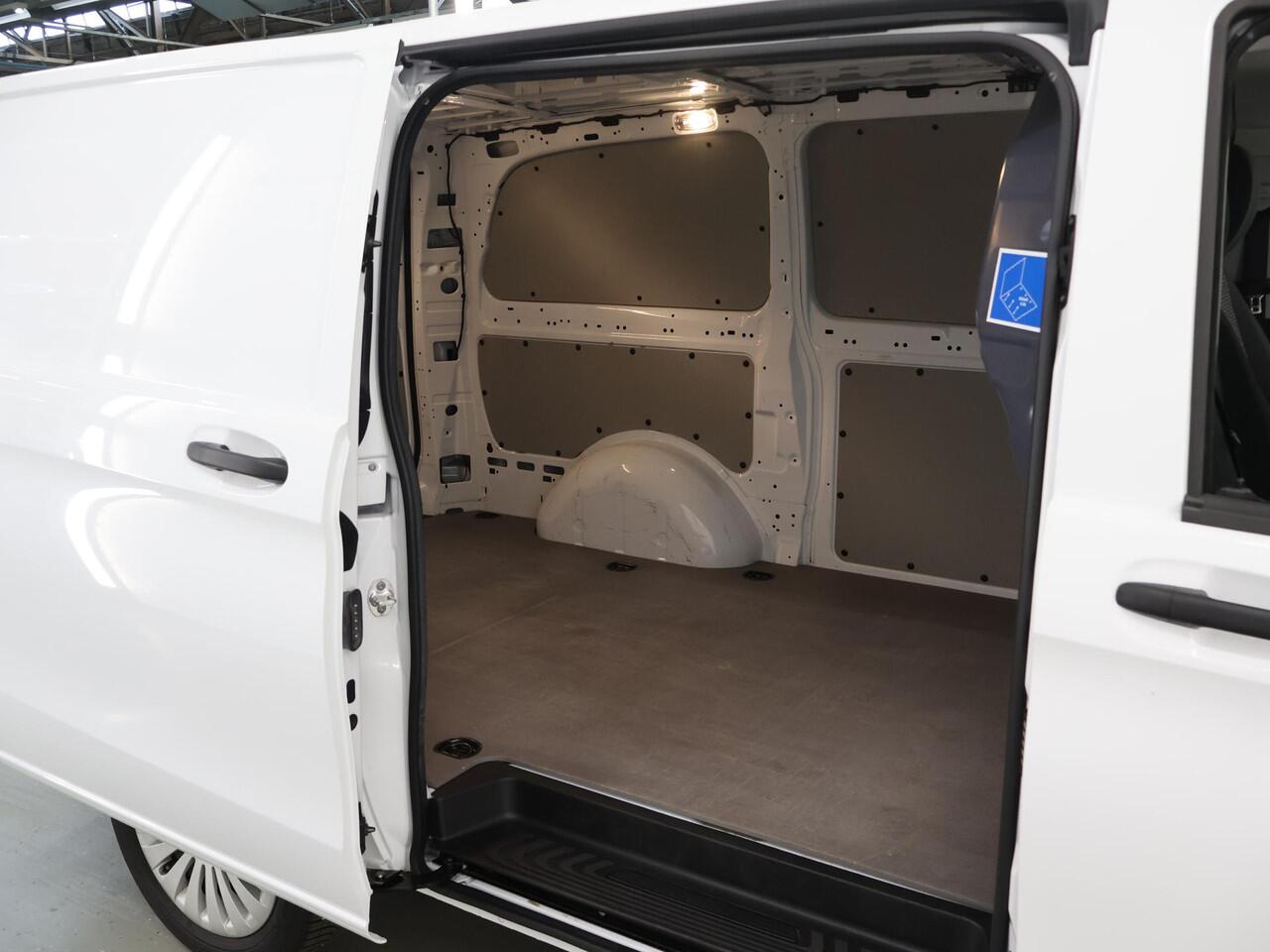 Mercedes-Benz VITO 116 CDI L2 Pro | Navigatie | Digitale Radio | Acht | Navigatie | Digitale Radio | Achteruitrijcamera | Airco | Cruisecontrol | Dodehoekassistent | Comfort Chauffeursstoel | Bijrijdersbank | 2500kg Trekhaak | Certified |