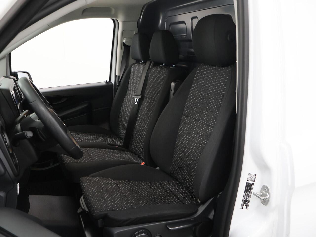 Mercedes-Benz VITO 116 CDI L2 Pro | Navigatie | Digitale Radio | Acht | Navigatie | Digitale Radio | Achteruitrijcamera | Airco | Cruisecontrol | Dodehoekassistent | Comfort Chauffeursstoel | Bijrijdersbank | 2500kg Trekhaak | Certified |